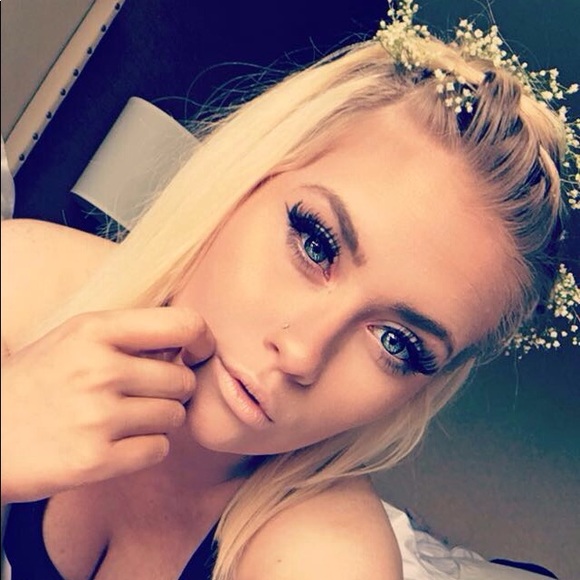 Meet Your Posher - Picture 2 of 5